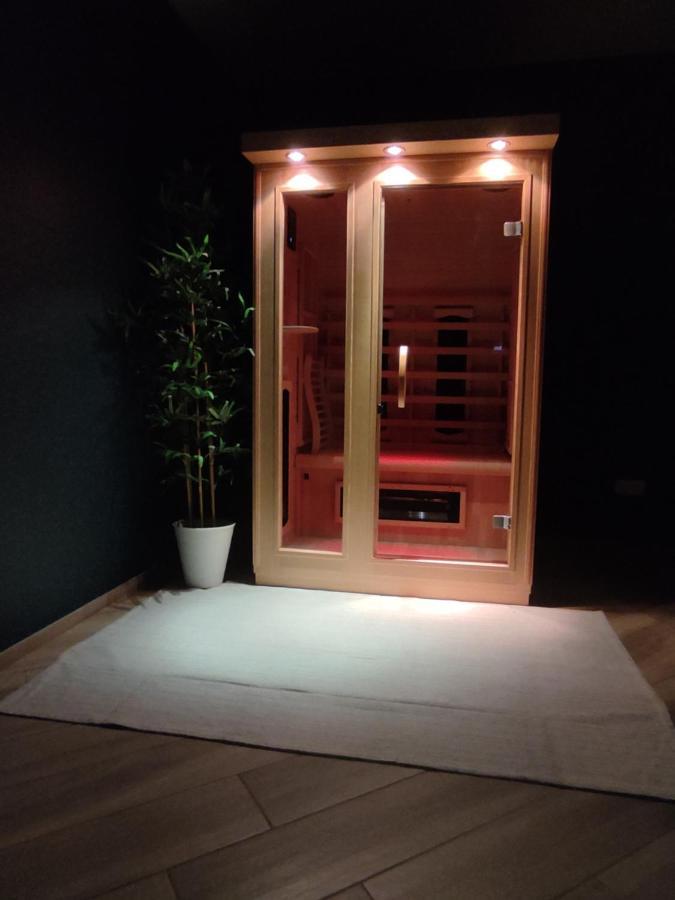 Gite A L'Ombre Du Clocher Avec Jacuzzi Et Sauna Privatifsセル エクステリア 写真